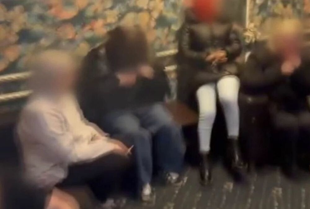 
        Полицейские нашли и&nbsp;ликвидировали бордель в&nbsp;подвале торгового центра в&nbsp;Москве    