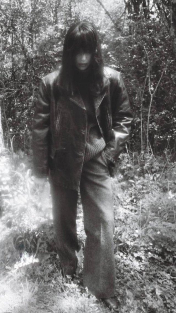 Странная фотосессия Ирины Шейк в лесу