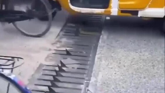 
        В&nbsp;Иране придумали жёсткий способ заставить водителей соблюдать ПДД    