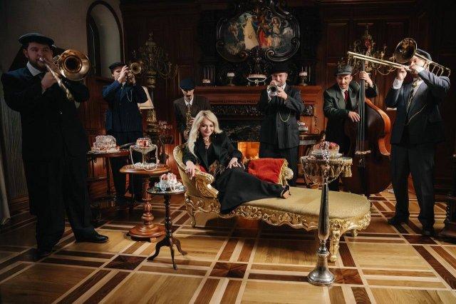 Лариса Долина перепоет Инстасамку и ее хит "За деньги да" Лариса Долина перепоет Инстасамку и ее хит "За деньги да"