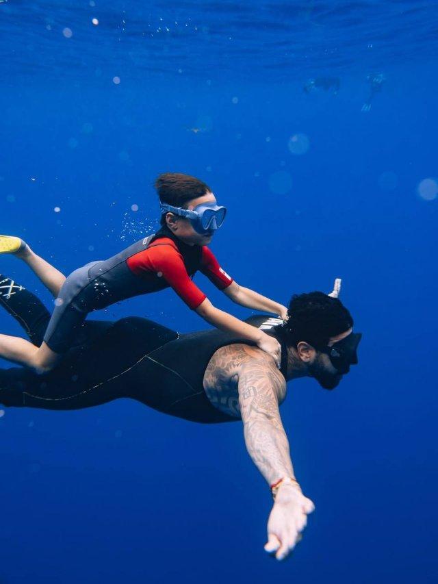 Детство без интернета: Тимати взял младшего сына Ратмира плавать с китами Детство без интернета: Тимати взял младшего сына Ратмира плавать с китами