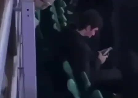 Болельщик отказался вставать под гимн России на спортивном турнире
Болельщик отказался вставать под гимн России на спортивном турнире