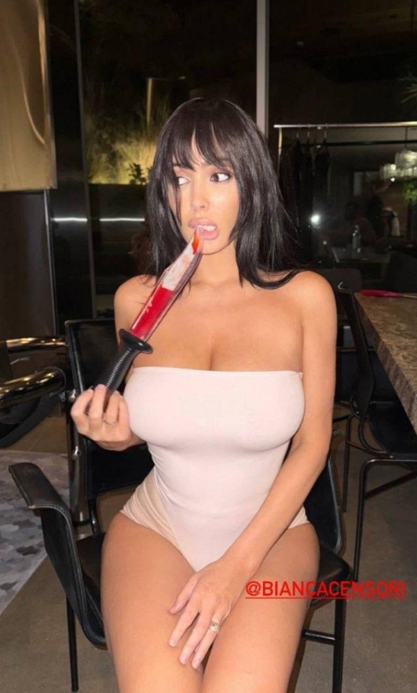 Редкие кадры: одетая Бьянка Цензори, которая приехала к родителям