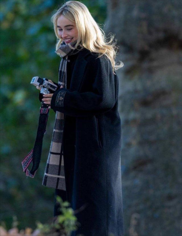 Сабрина Карпентер и осеннее настроение в Нью-Йорке