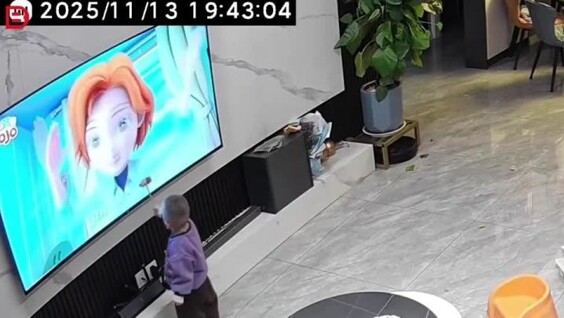 
        Большой экран против маленького молотка    