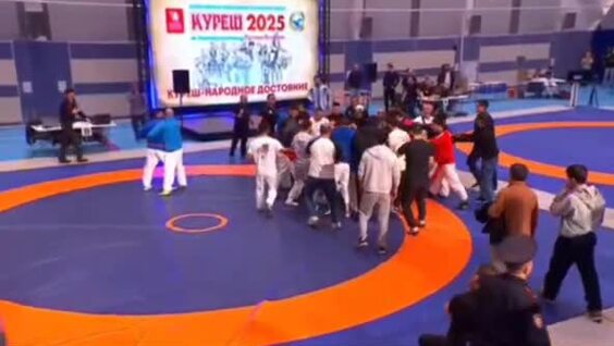 
        Массовая драка на&nbsp;турнире по&nbsp;борьбе в&nbsp;Крыму    