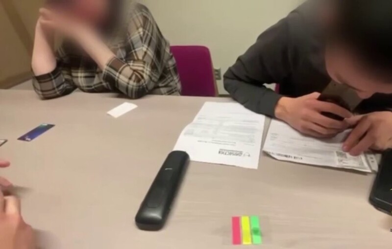 
        Полицейские с&nbsp;трудом сумели отговорить пенсионерку от&nbsp;перевода денег мошенникам    