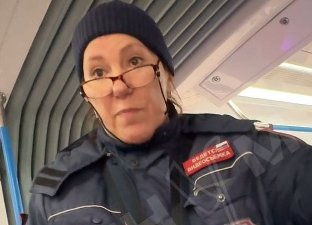 В Москве контролер высадила из трамвая мать с двумя маленькими детьми
В Москве контролер высадила из трамвая мать с двумя маленькими детьми