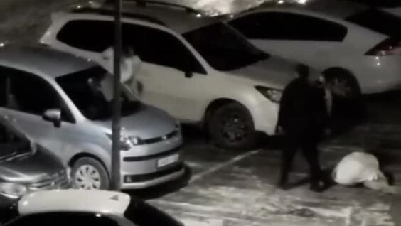 
        Мужчина избил двух женщин на&nbsp;парковке в&nbsp;Приморье    