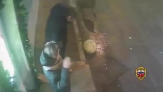 
        Парень выстрелил в&nbsp;лицо мужчине из&nbsp;аэрозольного пистолета    