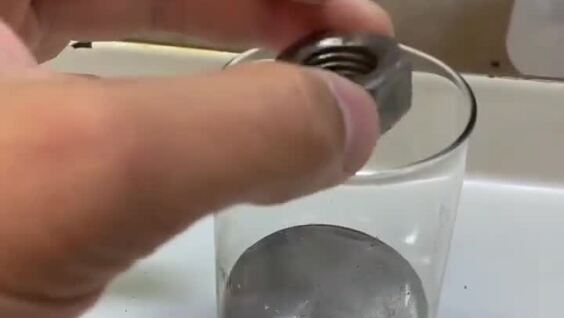 Эксперимент с ртутью и ураном: как разные металлы ведут себя в жидкости
Эксперимент с ртутью и ураном: как разные металлы ведут себя в жидкости