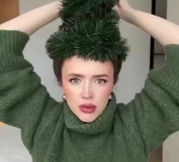 
        Идея для&nbsp;новогодней причёски    