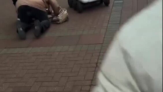 Женщина не заметила робота-доставщика и оказалась в травмпункте
Женщина не заметила робота-доставщика и оказалась в травмпункте