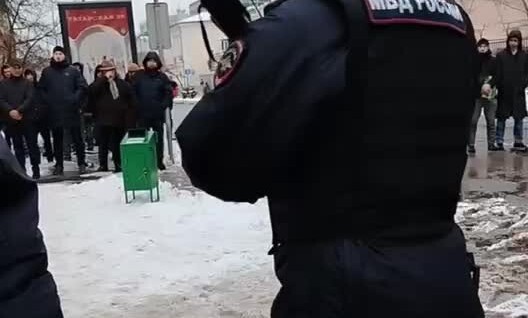 
        &laquo;Здесь намаз&raquo;: москвичка не&nbsp;смогла пройти к&nbsp;любимой кофейне из-за рамочного режима    