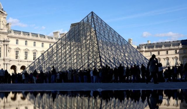 Сколько бриллиантов украли грабители из Лувра? И сколько это стоило?