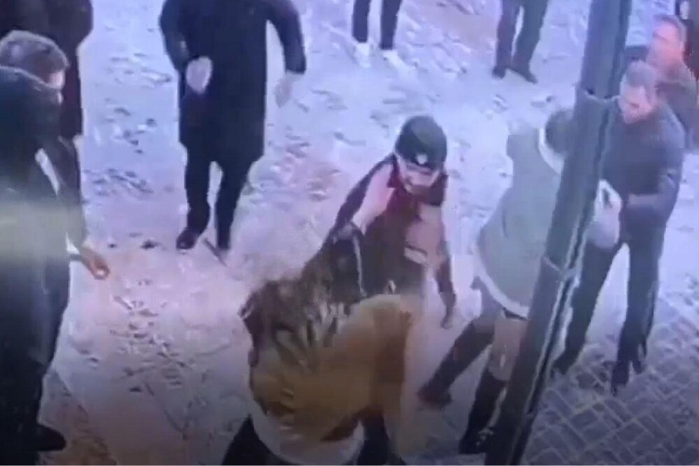 В Нижнем Тагиле девушку избили за отказ познакомиться и украли сумку
В Нижнем Тагиле девушку избили за отказ познакомиться и украли сумку