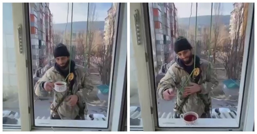 В Дагестане мама с дочкой напоили горячим чаем промышленного альпиниста
В Дагестане мама с дочкой напоили горячим чаем промышленного альпиниста