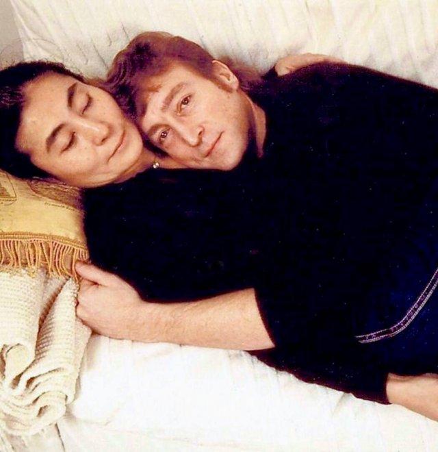 45 лет назад 8 декабря в Нью-Йорке, в 22:50, был убит Джон Леннон 45 лет назад 8 декабря в Нью-Йорке, в 22:50, был убит Джон Леннон