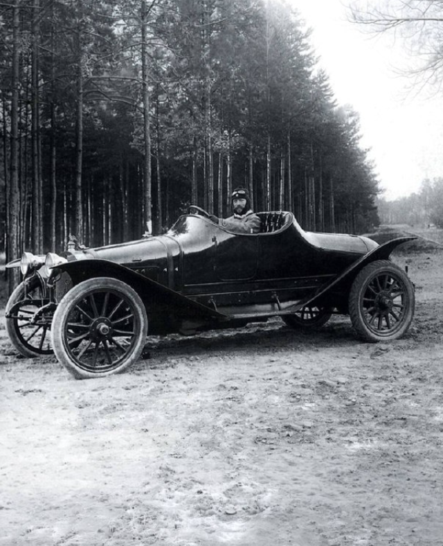 Первый российский автомобиль