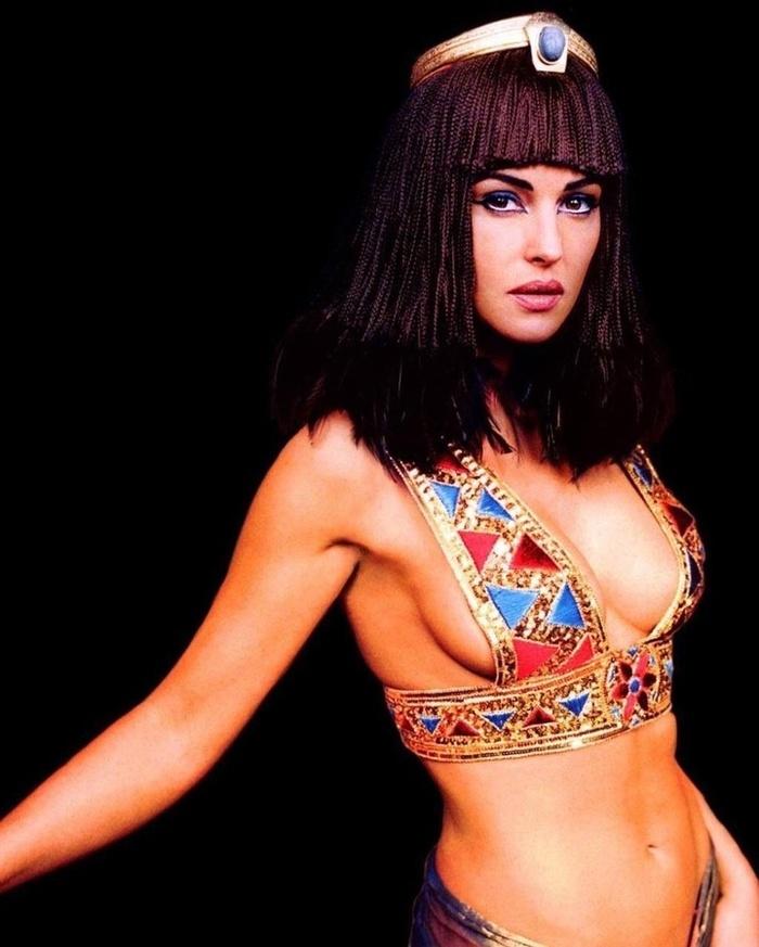 Архив дня: Моника Беллуччи на съемках