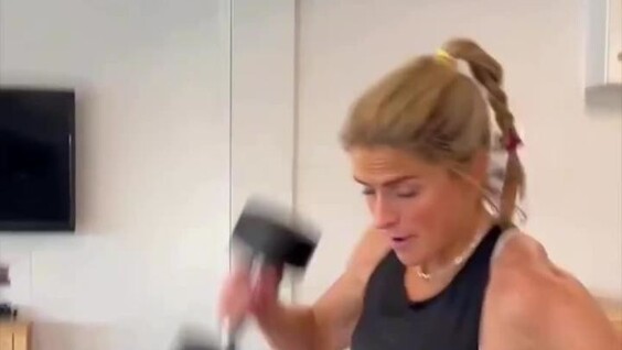 
        Тренировка спортсменки на&nbsp;позднем сроке беременности    