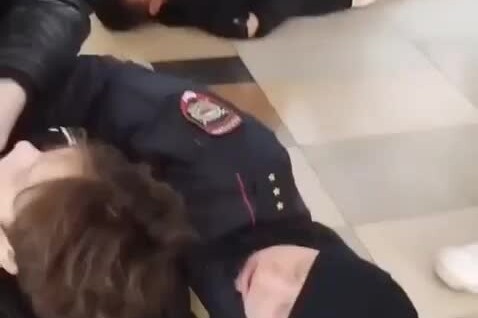 
        Подростки устроили дебош и&nbsp;бросили вызов полиции    