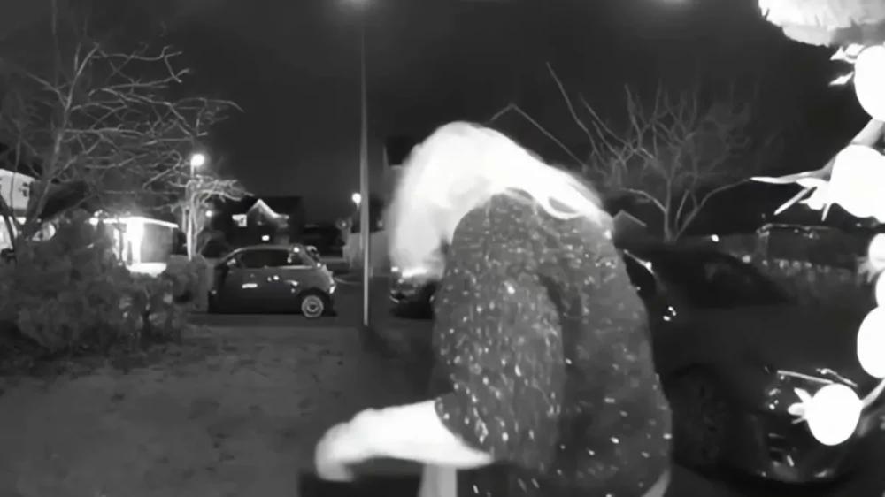 Выход из дома завершился падением на асфальт
Выход из дома завершился падением на асфальт