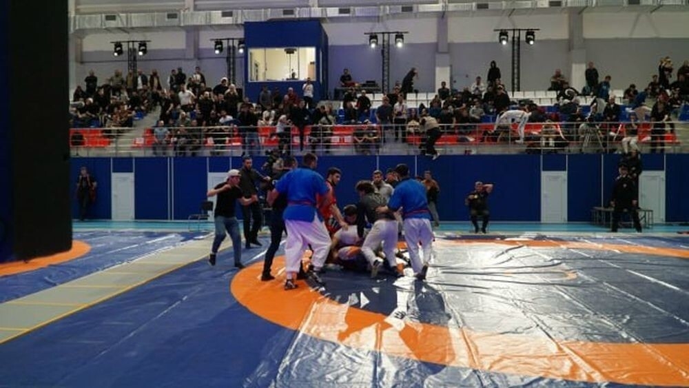 
        Массовая драка на&nbsp;турнире по&nbsp;борьбе в&nbsp;Крыму    