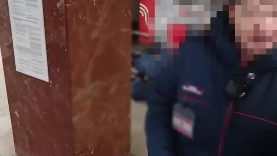 
        В московском метро контролёры скрутили пассажира, который отказался от досмотра    