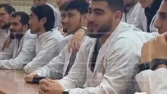 
        Студентка-медик показала аудиторию первого курса    