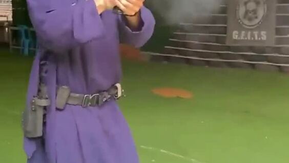 
        Китайский кунг-фу мастер продемонстрировал самую лучшую технику самообороны    