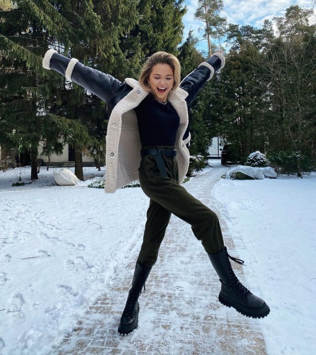 Посмотрите, как выросла дочь Дмитрия Маликова - Стефания Маликова (16 фото + 2 видео) Посмотрите, как выросла дочь Дмитрия Маликова - Стефания Маликова (16 фото + 2 видео)