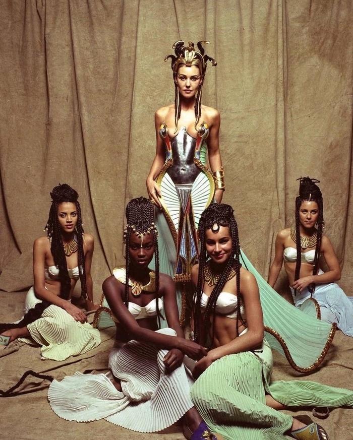 Архив дня: Моника Беллуччи на съемках