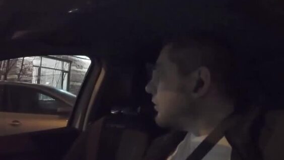 
        Водитель отказался везти 12-летнего пассажира одного    