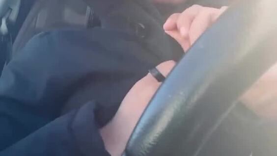 
        Женщина утверждает, что&nbsp;большинство людей неправильно носят пуховик    