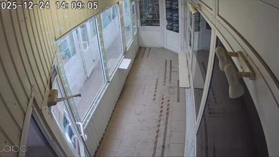 
        Подросток бросил петарду в&nbsp;продавца    