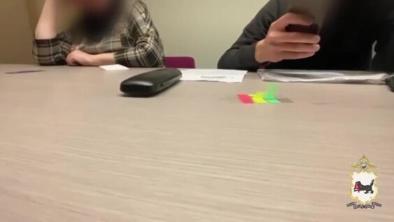 
        Полицейские с&nbsp;трудом сумели отговорить пенсионерку от&nbsp;перевода денег мошенникам    