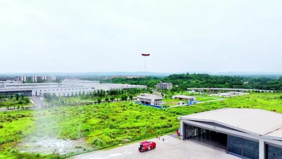 
        Китайская пожарная машина нового поколения    