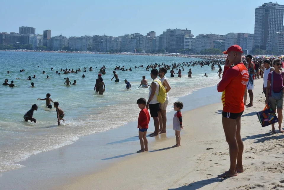 
        В&nbsp;Рио-де-Жанейро пилот рекламного самолета погиб во&nbsp;время своего первого полета с&nbsp;баннером    