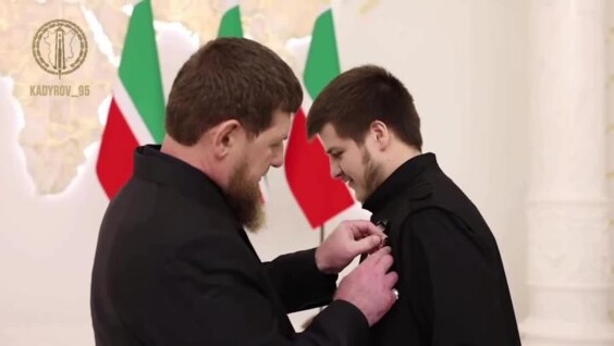 
        Адаму Кадырову вручили медаль памяти первого президента Чечни    