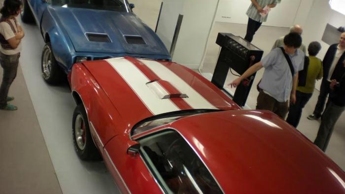 Скульптура «Медленная неизбежная смерть американского маслкара» Скульптура «Медленная неизбежная смерть американского маслкара»