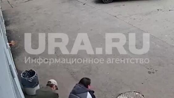 
        В&nbsp;Кирове пенсионер умер во&nbsp;время задержания за&nbsp;кражу настойки за&nbsp;300&nbsp;рублей    