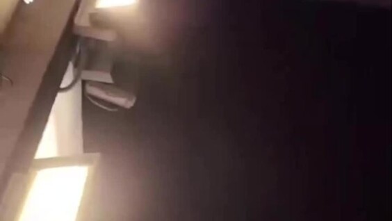 «Кто-то взял, оторвал, а я починил»: петербуржец своими руками включил гирлянду на Биржевом мосту
«Кто-то взял, оторвал, а я починил»: петербуржец своими руками включил гирлянду на Биржевом мосту