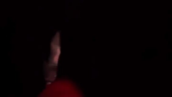 
        Девушка проверила миф&nbsp;о&nbsp;светящихся силиконовых грудях    