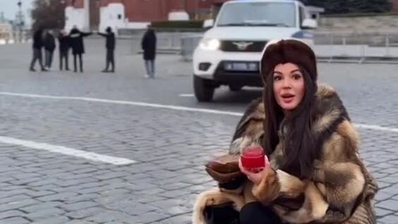 
        Видео с&nbsp;красной икрой на&nbsp;Красной площади оказалось под&nbsp;запретом    