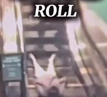 
        Приключение пары на&nbsp;эскалаторе    