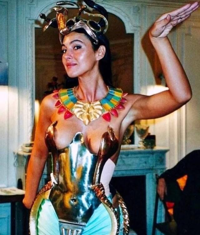 Архив дня: Моника Беллуччи на съемках