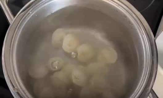 
        Информация дня: вы&nbsp;всё&nbsp;время варили пельмени неправильно    