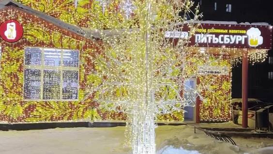 
        Пивной магазин украсили богаче, чем&nbsp;городскую ёлку    