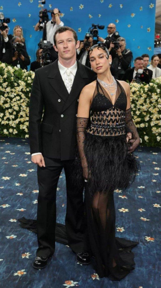 Новый претендент на роль Джеймса Бонда - этот актер является бойфрендом певицы Дуа Липы Новый претендент на роль Джеймса Бонда - этот актер является бойфрендом певицы Дуа Липы